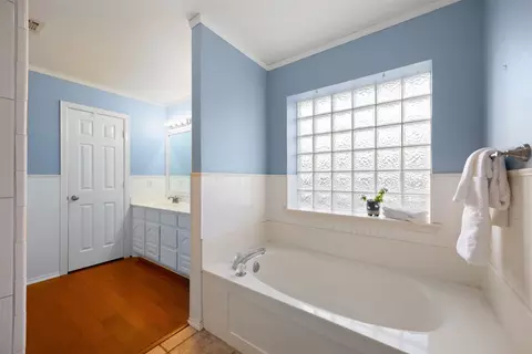 Bath - 4641 Plainview Rd, Midlothian, TX 76065 photo 2 of 4