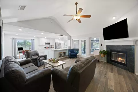 Living - 4641 Plainview Rd, Midlothian, TX 76065 photo 1 of 1