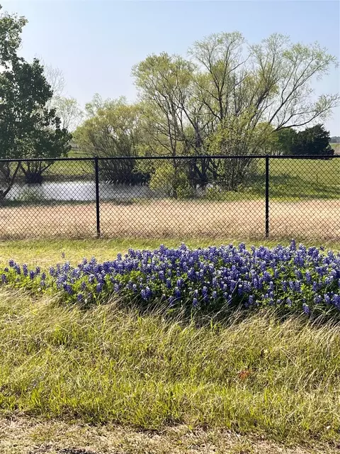 810 Cody Rd, Ennis, TX 75119