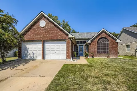 10224 Long Rifle Dr, Fort Worth, TX 76108