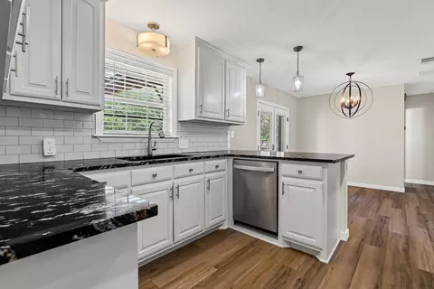 469 N 1st St, Point, TX 75472