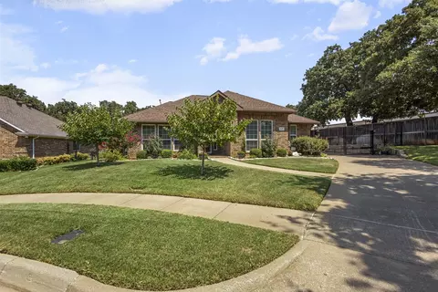 1801 Paddington Ct, Arlington, TX 76017