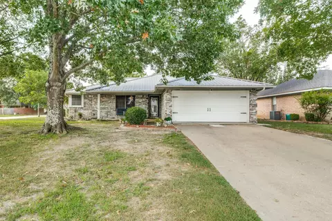 1901 La Fontaine Ln, Greenville, TX 75402