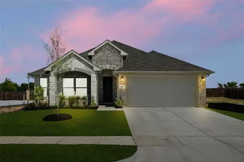 808 Misty Ln, Cleburne, TX 76033