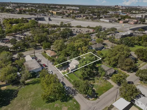 815 Viola St, Dallas, TX 75203