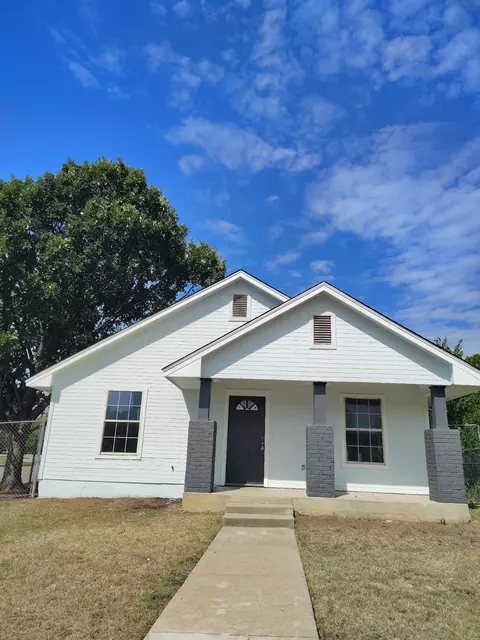 1064 Bransford St, Fort Worth, TX 76104