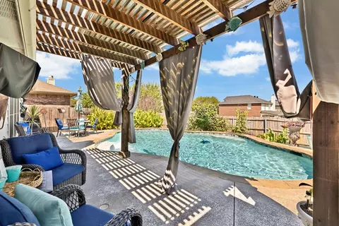 431 Hidden Ridge Dr, Burleson, TX 76028