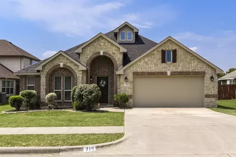 715 Lakeview Dr, Alvarado, TX 76009