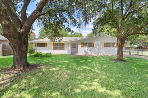 405 Vernon Castle Ave, Benbrook, TX 76126