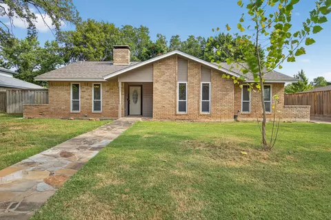 2922 Canyon Dr, Grapevine, TX 76051