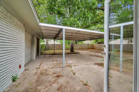 Exterior - 1204 Elby St, Irving, TX 75061 photo 3 of 8