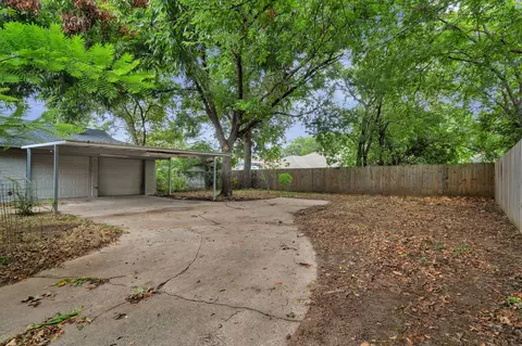 Exterior - 1204 Elby St, Irving, TX 75061 photo 6 of 8