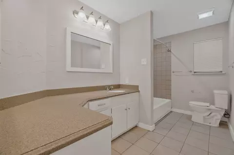 Bath - 1204 Elby St, Irving, TX 75061 photo 1 of 4