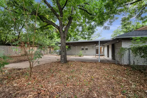 Exterior - 1204 Elby St, Irving, TX 75061 photo 4 of 8