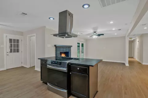 Kitchen - 1204 Elby St, Irving, TX 75061 photo 4 of 6