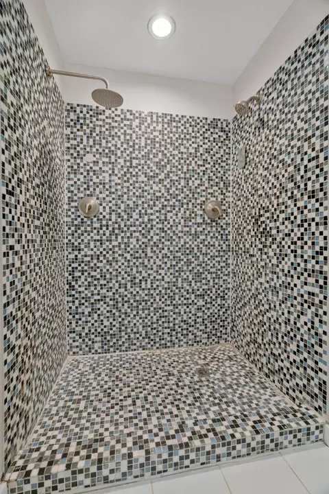 Bath - 1204 Elby St, Irving, TX 75061 photo 4 of 4
