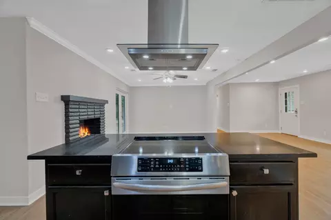 Kitchen - 1204 Elby St, Irving, TX 75061 photo 6 of 6