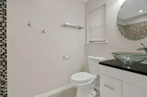 Bath - 1204 Elby St, Irving, TX 75061 photo 3 of 4