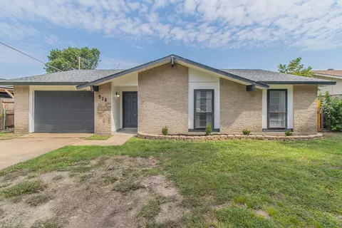 518 Campfire Dr, Grand Prairie, TX 75052