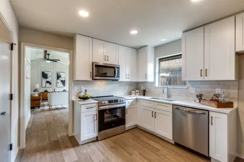 2030 Avignon Dr, Carrollton, TX 75007