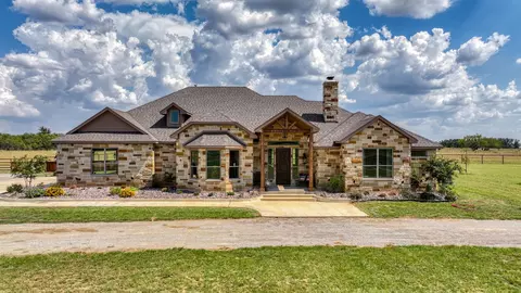 888 Hayes Rd, Mineral Wells, TX 76067
