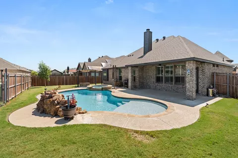 833 Rustic Trl, Midlothian, TX 76065