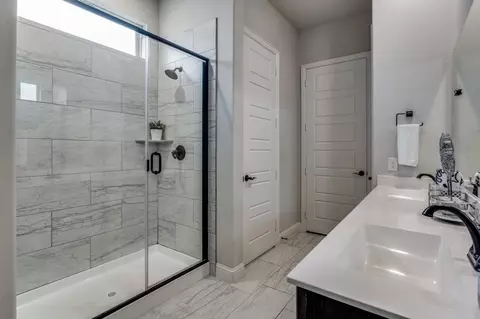 Bath - 1608 Grace Dr, Euless, TX 76039 photo 4 of 5