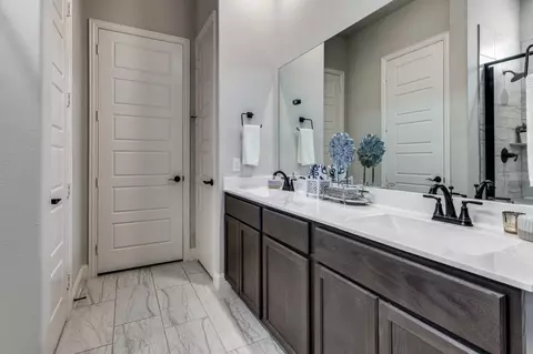 Bath - 1608 Grace Dr, Euless, TX 76039 photo 5 of 5