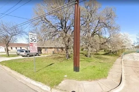 605 Lakey St, Denton, TX 76205
