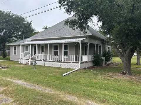 302 N Commerce St, Savoy, TX 75479