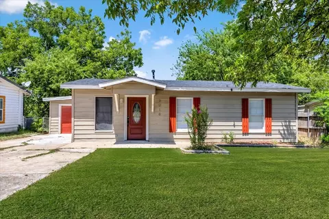 8016 Downe Dr, White Settlement, TX 76108