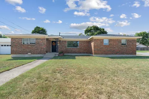 429 Ridgecrest Dr, Hurst, TX 76053