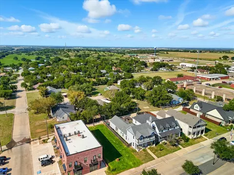 205 E 5th St, Ferris, TX 75125 photo 4