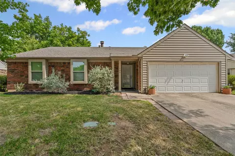 105 Clove Ln, Euless, TX 76039