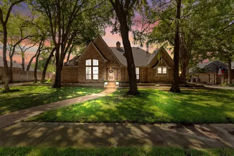 1120 Hidden Oaks Dr, Bedford, TX 76022