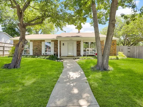 9221 Linda Vista Dr, Rowlett, TX 75088