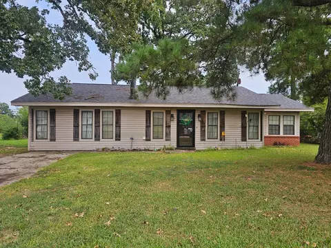1013 Peyton Ave, Benton, LA 71006