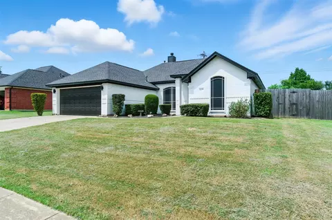 1109 Blackbird Ct, Burleson, TX 76028