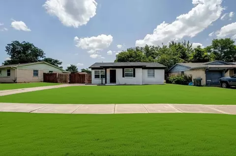 2306 Clover Ridge Dr, Dallas, TX 75216