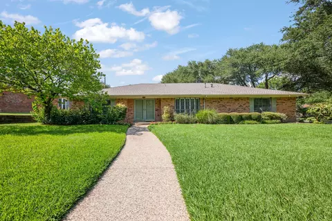 1502 Surry Place Dr, Cleburne, TX 76033