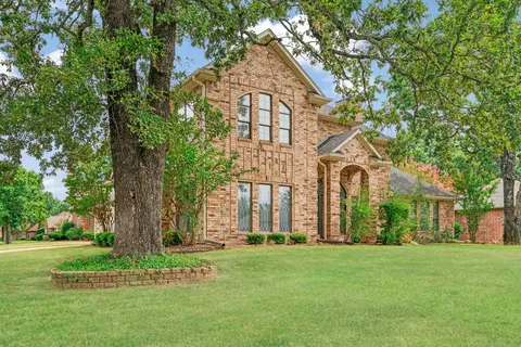 2720 Oak Creek Dr, Paris, TX 75462