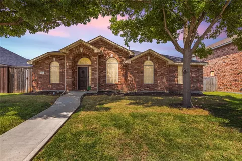 7513 Maplewood Dr, Rowlett, TX 75089