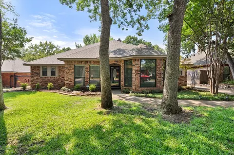 2206 Sand Creek Ct, Arlington, TX 76006