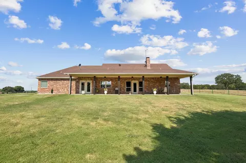 Exterior - 676 Mcvoid Rd, Springtown, TX 76082 photo 5 of 9