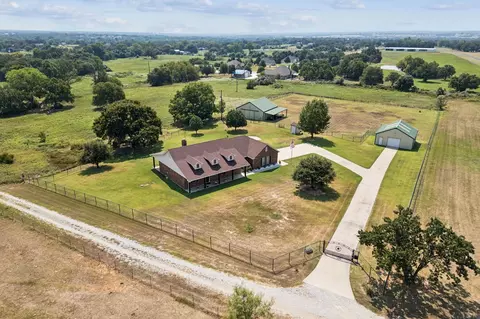 676 Mcvoid Rd, Springtown, TX 76082