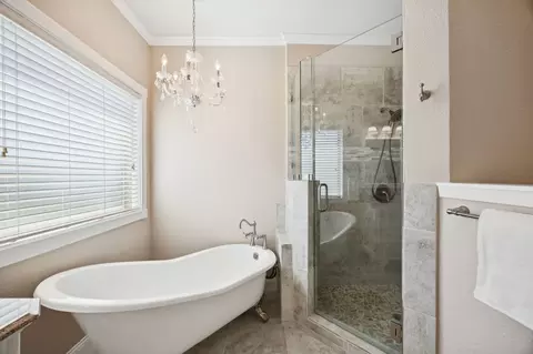 Bath - 676 Mcvoid Rd, Springtown, TX 76082 photo 3 of 5
