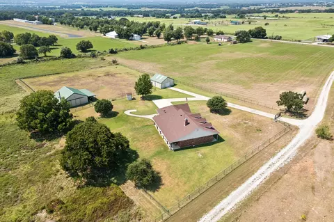 View/Area - 676 Mcvoid Rd, Springtown, TX 76082 photo 5 of 7