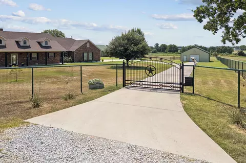 Exterior - 676 Mcvoid Rd, Springtown, TX 76082 photo 8 of 9