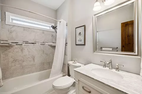 Bath - 676 Mcvoid Rd, Springtown, TX 76082 photo 4 of 5
