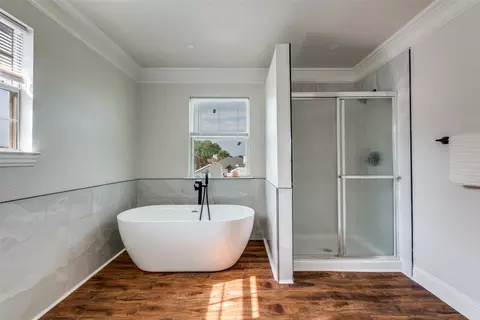 Bath - 805 E Grubb Dr, Mesquite, TX 75149 photo 2 of 5